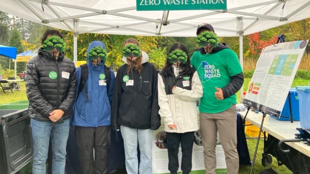 カナダのUBCに正規留学している小林さんが仲間と共にフィールドワークを行った後の集合写真