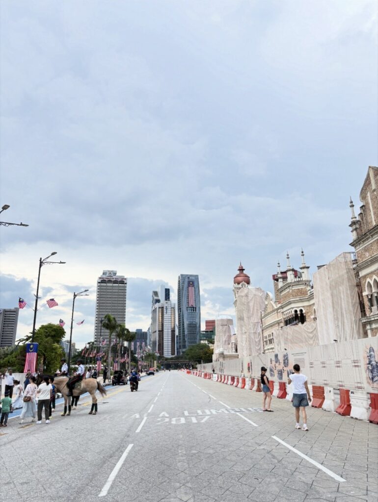 オーストラリアの名門モナシュ大学マレーシア校に正規留学されているかずきさんが撮影したムルデカ広場前の写真