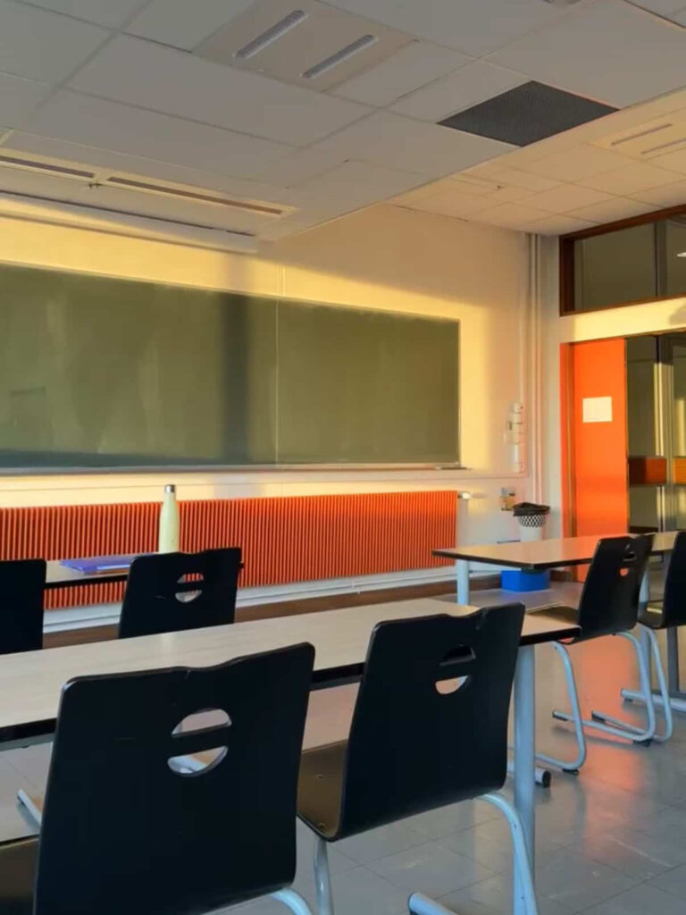 フランスのÉcole centrale de Lyonの教室内