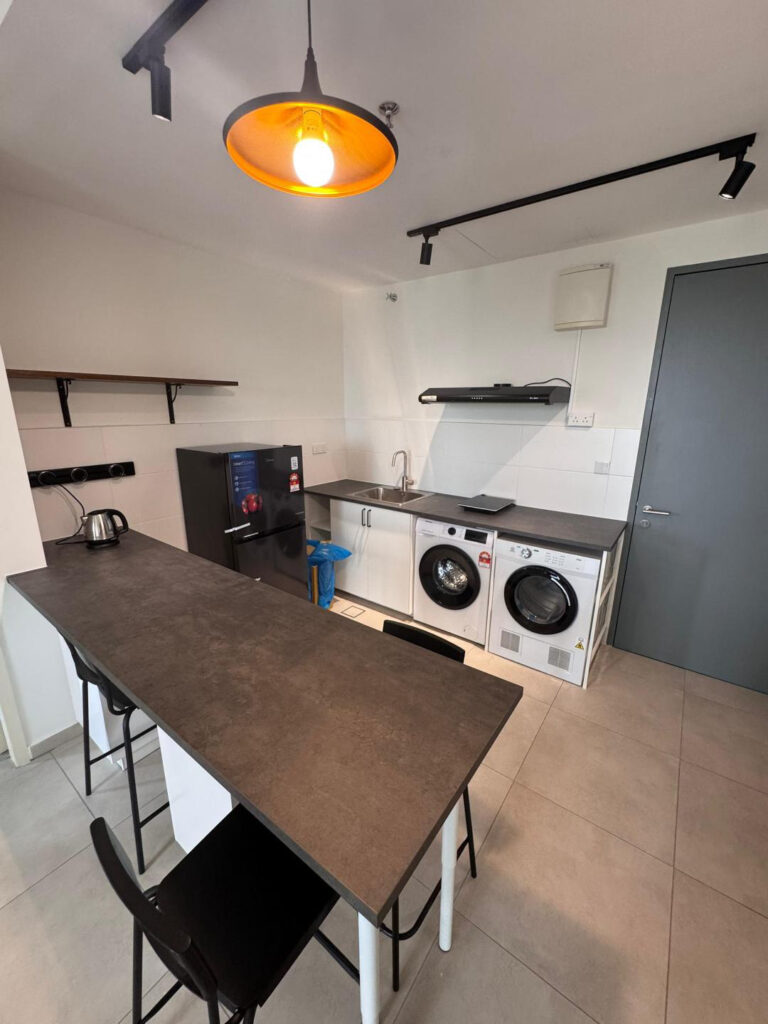 マレーシアのAPU大学に正規留学されているY.F.さんが撮影したコンドミニアムのダイニング