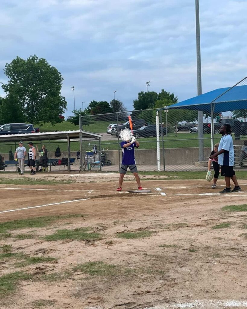 S.Tさん本人が野球をしていてバッターとして打席に立っている写真